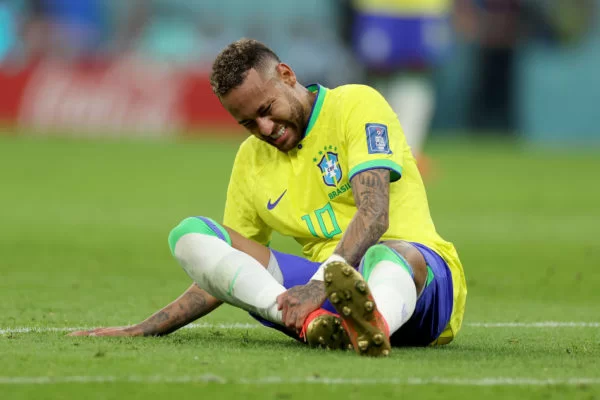 Entorse de tornozelo. Saiba mais sobre a lesão do Neymar